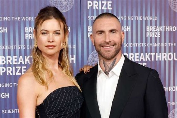 Adam Levine Behati Prinsloo and daughter