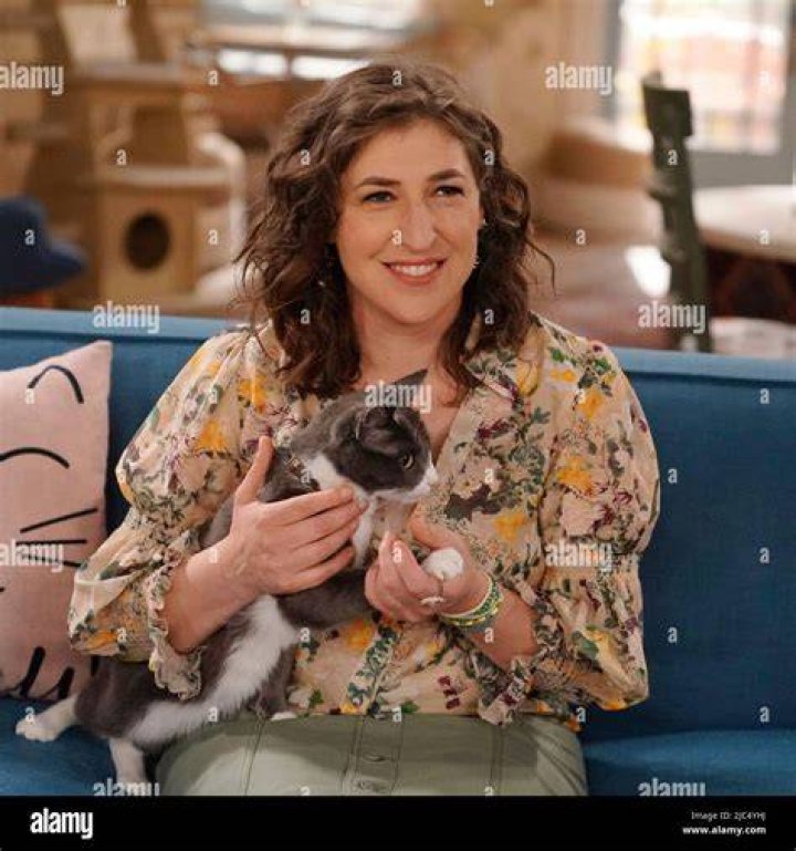 CALL ME KAT: Mayim Bialik. CALL ME KAT will have a special series premiere Sunday, Jan. 3 (8:00-8:30 PM ET/PT), following the NFL ON FOX doubleheader. The series then makes its time period premiere Thursday, Jan. 7 (9:00-9:30 PM ET/PT) on FOX. &copy;2020 FOX MEDIA LLC. Cr. Cr: Lisa Rose/FOX.