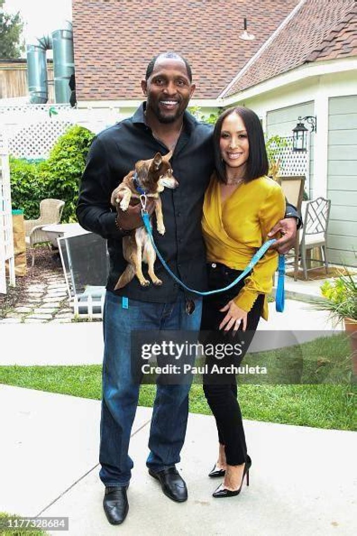 Cheryl Burke & Ray Lewis dance a salsa