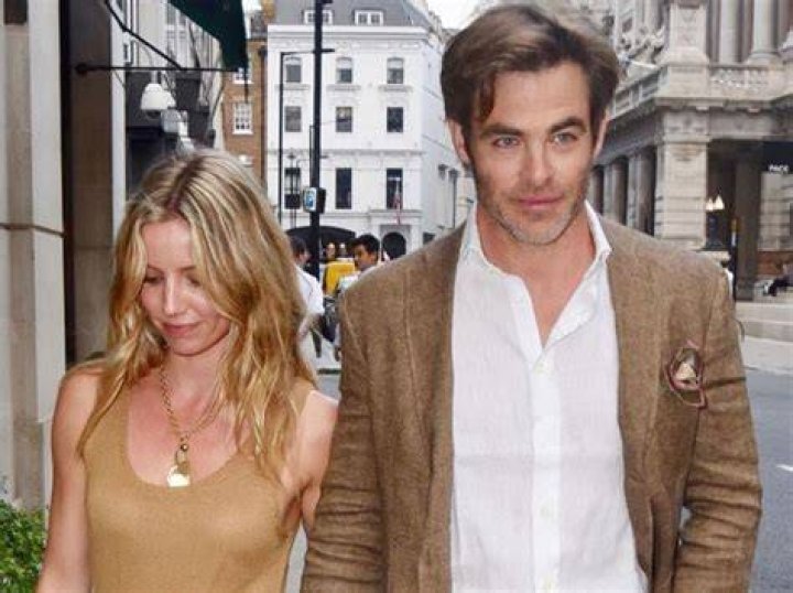 Chris Pine & Annabelle Wallis