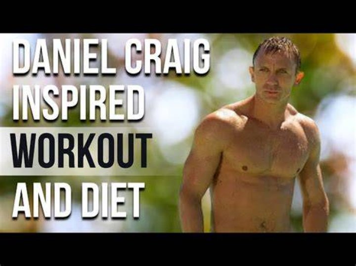 Daniel Craig Abs