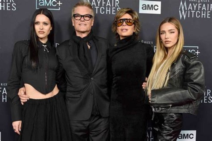 Delilah & Amelia Hamlin Join Mom Lisa Rinna At The Daily Front Row Awards