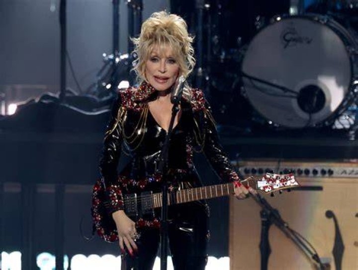 Dolly Parton Plays The Rock & Roll Hall Of Fame