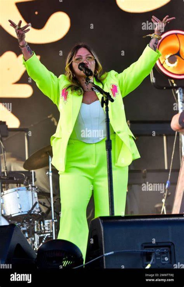 Elle King performing in 2023