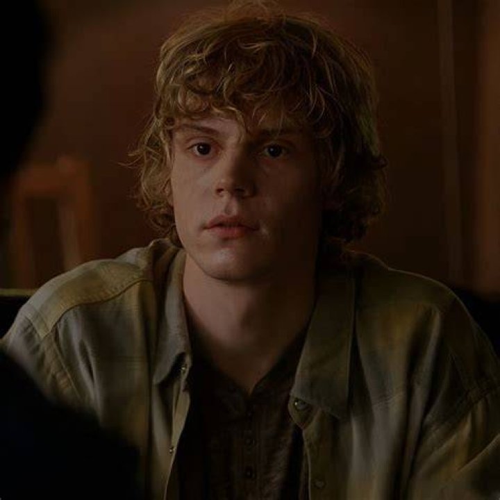 Evan Peters 