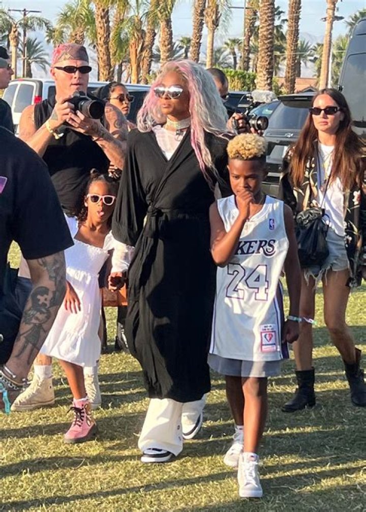 *EXCLUSIVE* Indio, CA - Family time at Coachella! Kourtney Kardashian and her adorable kids spotted in the crowd, excitedly waiting to watch husband Travis Barker take the stage. Pictured: Kourtney Kardashian BACKGRID USA 23 APRIL 2023 BYLINE MUST READ: Shotbyjuliann / BACKGRID USA: +1 310 798 9111 / UK: +44 208 344 2007 / *UK Clients - Pictures Containing Children Please Pixelate Face Prior To Publication*