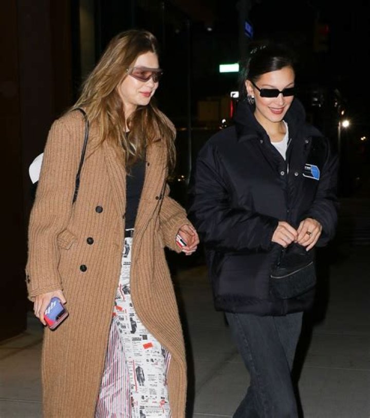 Gigi and Bella Hadid out and about with The Weeknd, Joe Jonas, and mother Yolanda FosterPictured: ,Gigi HadidJoe JonasYolanda FosterThe WeekndBella HadidRef: SPL1133703 091015 NON-EXCLUSIVEPicture by: SplashNews.comSplash News and PicturesUSA: +1 310-525-5808London: +44 (0)20 8126 1009Berlin: +49 175 3764 Rights