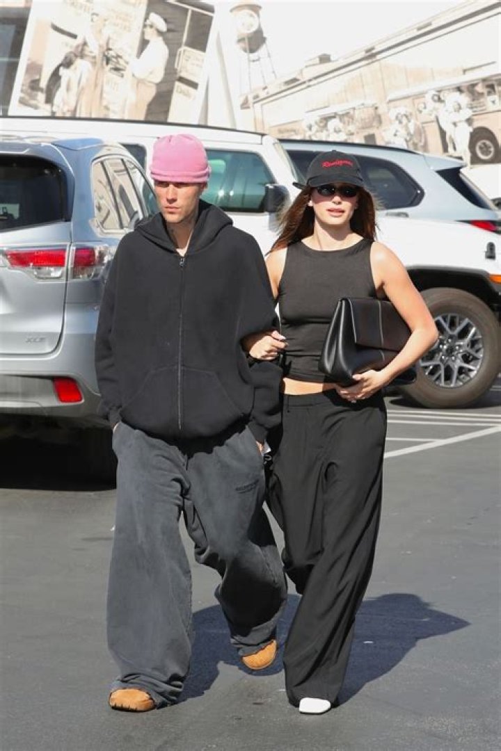 Hailey & Justin Bieber Arrive To Doja Cat&rsquo;s Birthday