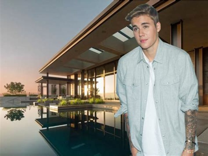 Justin Bieber Beyonce Share Bed Airbnb