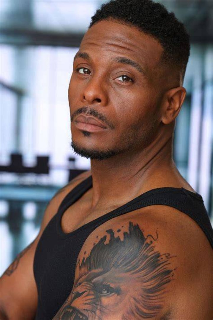 Kel Mitchell poses in a &lsquo;DWTS&rsquo; promo pic