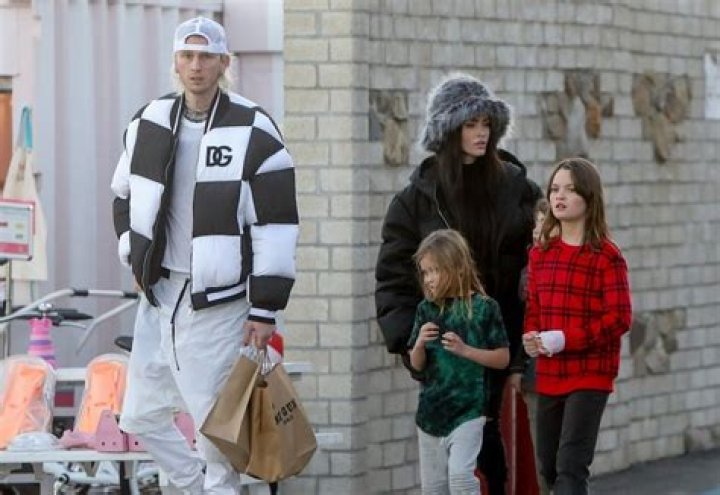Malibu, CA - *EXCLUSIVE* Machine Gun Kelly and Megan Fox take her kids and her mother Gloria Darlene Fox Christmas shopping at One Gun Ranch store at The Malibu Pier in Malibu. Pictured: Machine Gun Kelly, Megan Fox BACKGRID USA 21 DECEMBER 2022 BYLINE MUST READ: RMBI / BACKGRID USA: +1 310 798 9111 / UK: +44 208 344 2007 / *UK Clients - Pictures Containing Children Please Pixelate Face Prior To Publication*
