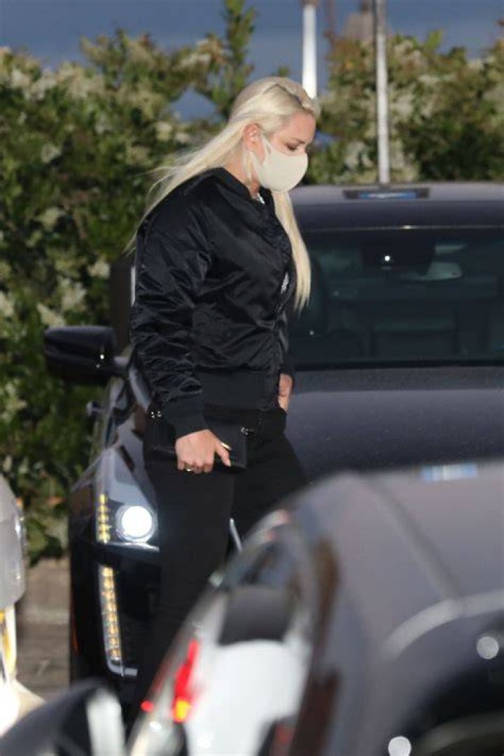 Malibu, CA - Lindsey vonn puts on leggy display while her and her husband arrive at nobu for dinner Pictured: Lindsey Vonn, P. K. Subban BACKGRID USA 21 AUGUST 2020 BYLINE MUST READ: ShotbyJuliann / BACKGRID USA: +1 310 798 9111 / UK: +44 208 344 2007 / *UK Clients - Pictures Containing Children Please Pixelate Face Prior To Publication*