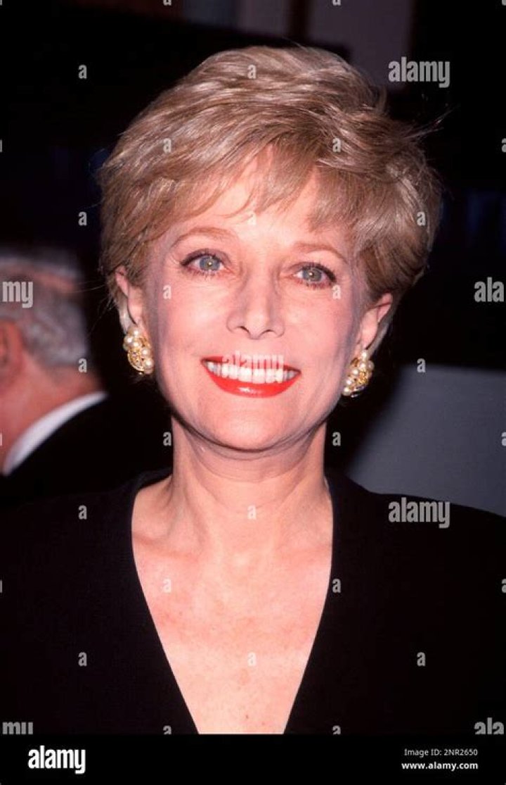 May 4th 2020 - Lesley Stahl has been released from the hospital after being treated for symptoms of the coronavirus. - File Photo by: zz/Demis Maryannakis/STAR MAX/IPx 2016 9/20/16 Lesley Stahl at The New York City Ballet's Fall Fashion Gala held on September 20, 2016 at the David H. Koch Theater at Lincoln Center in New York City. (NYC)