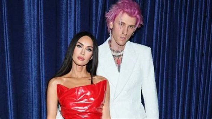 Megan Fox & MGK Smooch Before Their Dinner Date