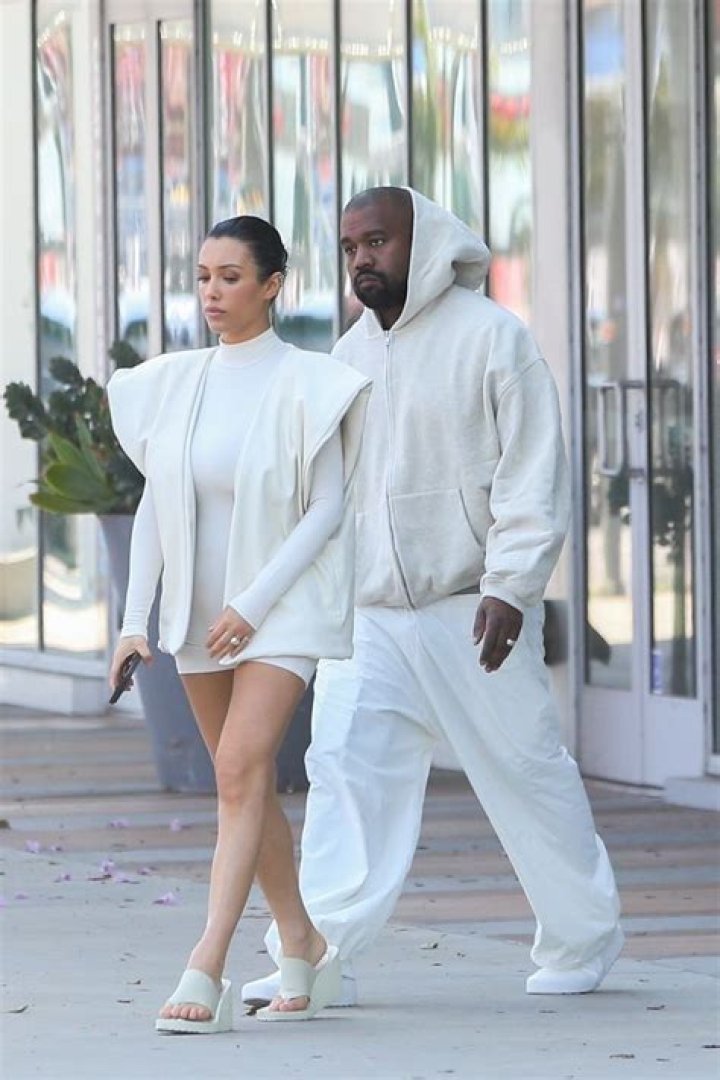 Miami, FL - Couple Kanye West and Kim Kardashian check out their new condo in Miami. The pair who are expecting their 4th child via a surrogate packed on the PDA while waving to their fans from the balcony. Pictured: Kanye West, Kim Kardashian BACKGRID USA 4 JANUARY 2019 BYLINE MUST READ: RSKM / BACKGRID USA: +1 310 798 9111 / UK: +44 208 344 2007 / *UK Clients - Pictures Containing Children Please Pixelate Face Prior To Publication*