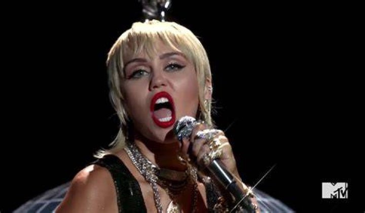 Miley Cyrus Uncensored VMAs Performance
