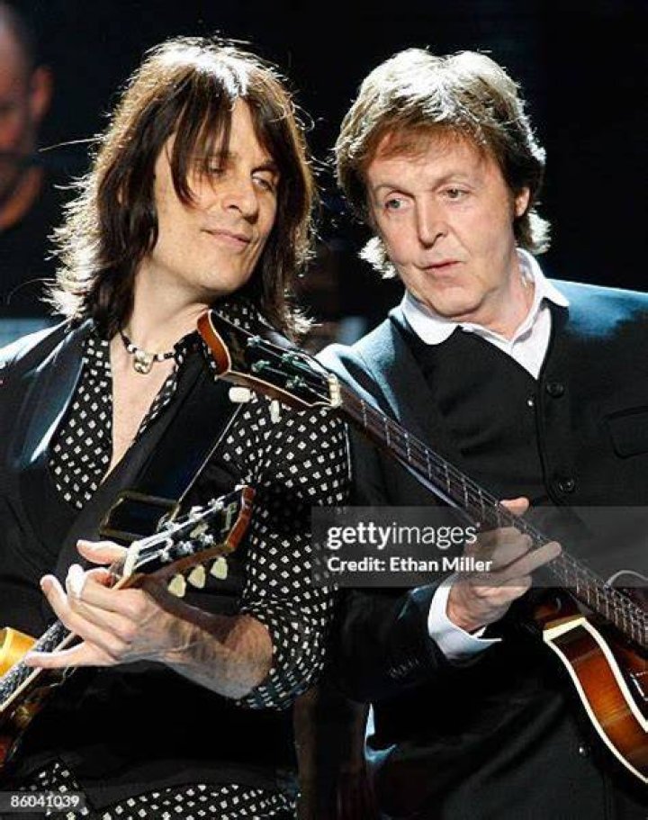 Rusty Anderson and Sir Paul McCartney perform on &lsquo;The Late Show with David Letterman&rsquo;