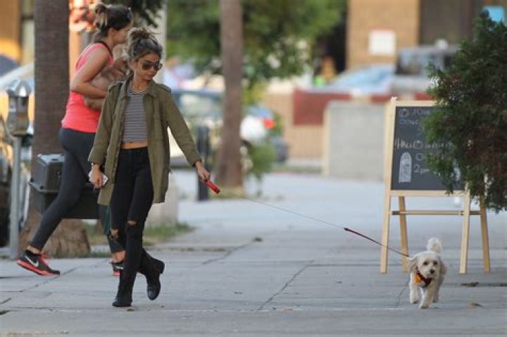Sarah Hyland walking
