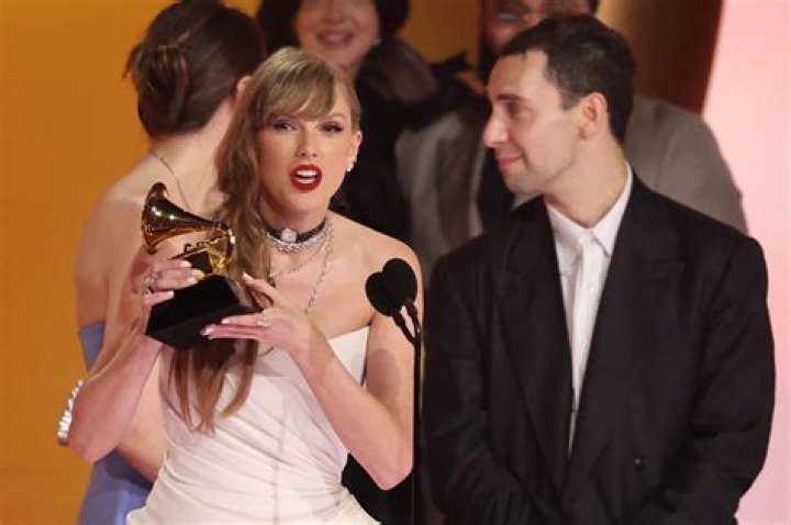 Taylor Swift Accepting Award At VMAs