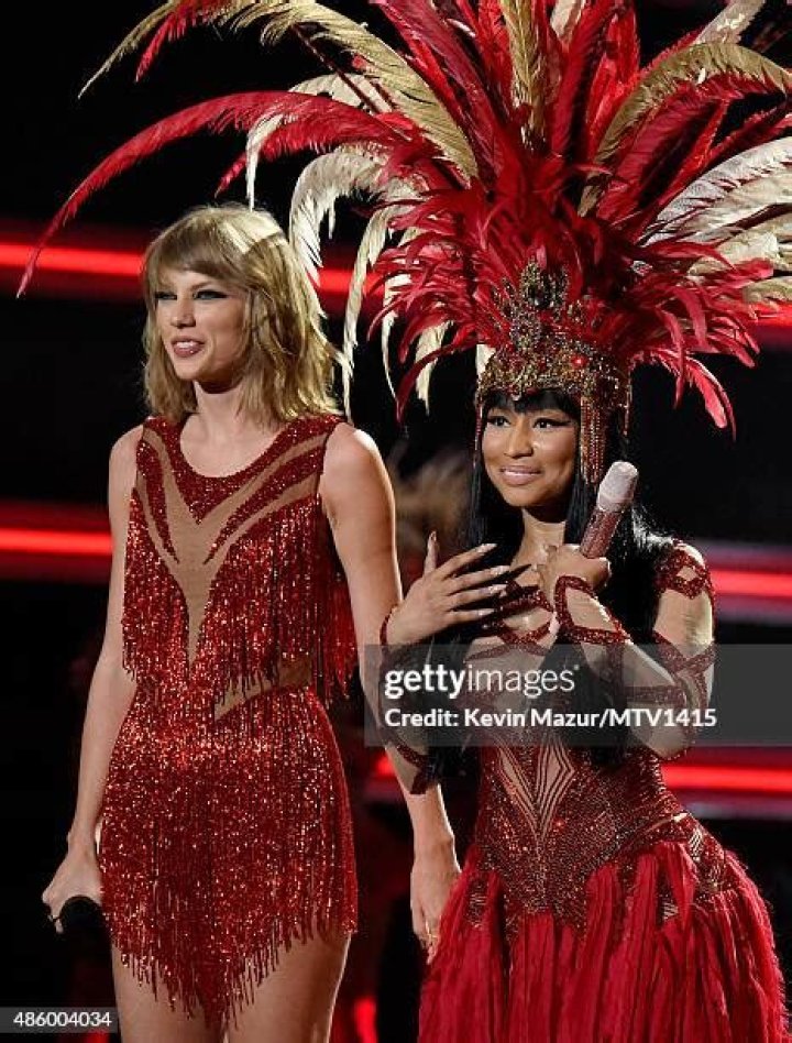 Taylor Swift & Nicki Minaj At 2015 VMAs