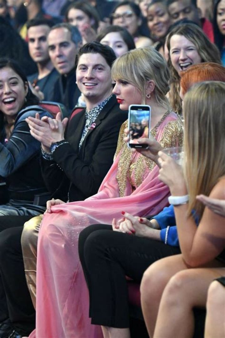 Taylor Swift At 2019 AMAs