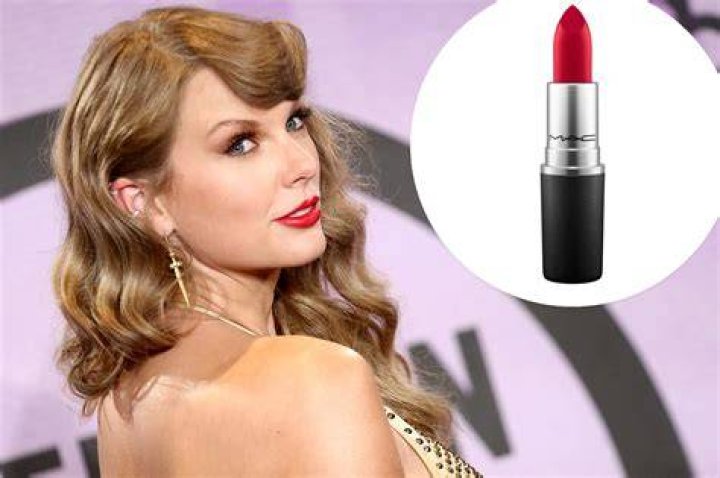 Taylor Swift Red Lipstick