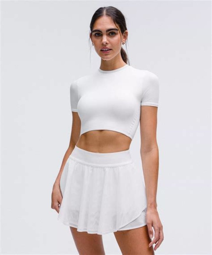 White crewneck cropped top t-shirt