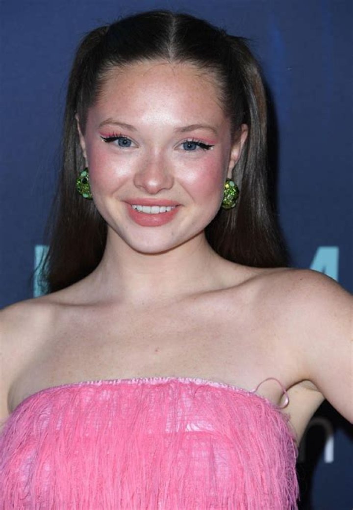 Zoe Colletti Zoe Colletti
